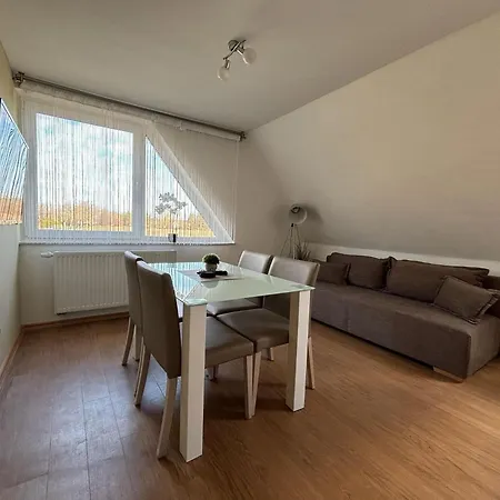 1 - Klockenhagen * Hirschburg